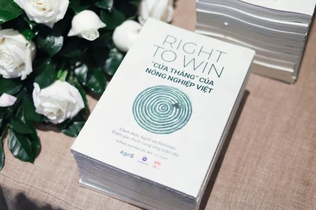 Cuốn sách “Right to Win - ‘Cửa thắng’ của nông nghiệp Việt” do bà Đặng Huỳnh Ức My - Chủ tịch Hội đồng Quản trị AgriS (Công ty Cổ phần Thành Thành Công - Biên Hòa, mã SBT) chủ biên.