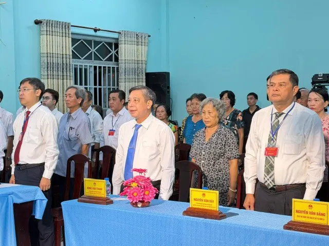 Đại biểu dự Lễ khai mạc ngày bầu cử đại biểu Quốc hội khóa XVI và đại biểu HĐND các cấp nhiệm kỳ 2026 - 2031 tại Khu vực bỏ phiếu số 14, Đơn vị bầu cử số 5, xã Tân Hòa