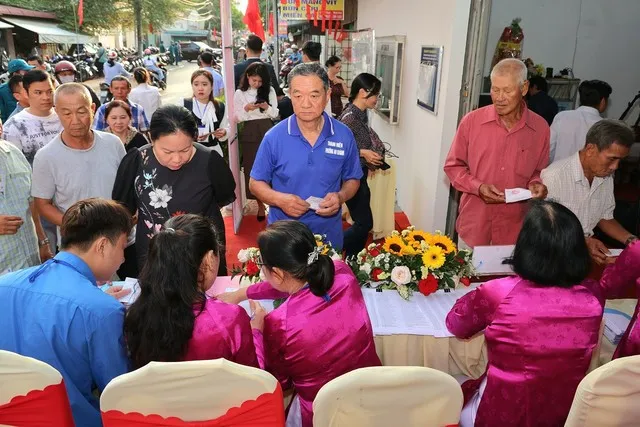 Cử tri đi bầu cử tại Khu vực bỏ phiếu số 22, Đơn vị bầu cử số 5, phường Ninh Kiều