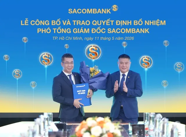 Ông Nguyễn Đức Thụy – Phó Chủ tịch thường trực HĐQT trao Quyết định bổ nhiệm cho ông Nguyễn Hoàng Hải – Phó tổng giám đốc
