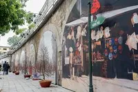 Một đoạn đường sắt quốc gia qua phố Phùng Hưng - Hà Nội.