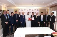 Ông Nguyễn Chí Thành – Chủ tịch HĐTV SCIC và Ngài Mohamed Alsuwaidi, Bộ trưởng Bộ Đầu tư UAE kiểm Tổng giám đốc ADQ đại diện cho hai tổ chức ký kết Biên bản ghi nhớ