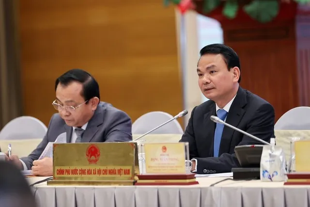 Bộ trưởng, Chủ nhiệm VPCP Đặng Xuân Phong trả lời tại họp báo tối 4/5
