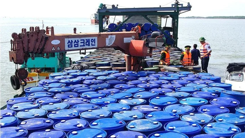 Bộ Công thương yêu cầu các địa phương siết chặt quản lý kinh doanh, nhất là vận chuyển xăng dầu khu vực biên giới. 
