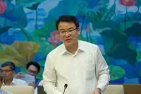 Thứ trưởng Bộ Tài chính Trần Quốc Phương trình bày báo cáo - Ảnh: HL.