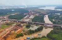 Dư địa mở rộng đô thị tại các trục giao thông huyết mạch là rất lớn. Ảnh: Lê Toàn.