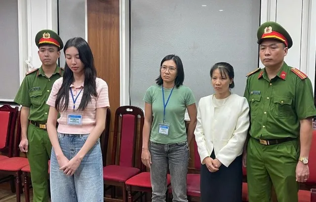 Hoa hậu Thùy Tiên là cổ đông góp vốn, hưởng lợi khoảng 7 tỷ đồng từ việc sản xuất, tiêu thụ sản phẩm.