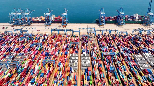 Cảng hàng hóa Thanh Đảo, tỉnh Sơn Đông, Trung Quốc. Ảnh: THX/TTXVN