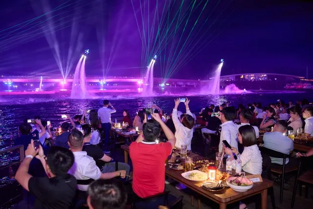 Show diễn Symphony of the Sea – một trong nhiều điểm nhấn trong chuỗi hành trình trải nghiệm Phú Quốc của các đối tác Sun Property. Ảnh: Ánh Dương.
