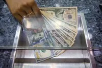 SWIFT: Đồng đô la Mỹ chiếm 50% các giao dịch toàn cầu