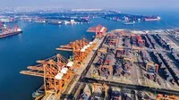 Quang cảnh cảng hàng hóa tại tỉnh Hà Bắc, Trung Quốc. Ảnh: THX/TTXVN
