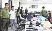 Khám xét thu giữ nhiều tang vật vụ lừa đảo tiền ảo do Nguyễn Văn Hạ cầm đầu.