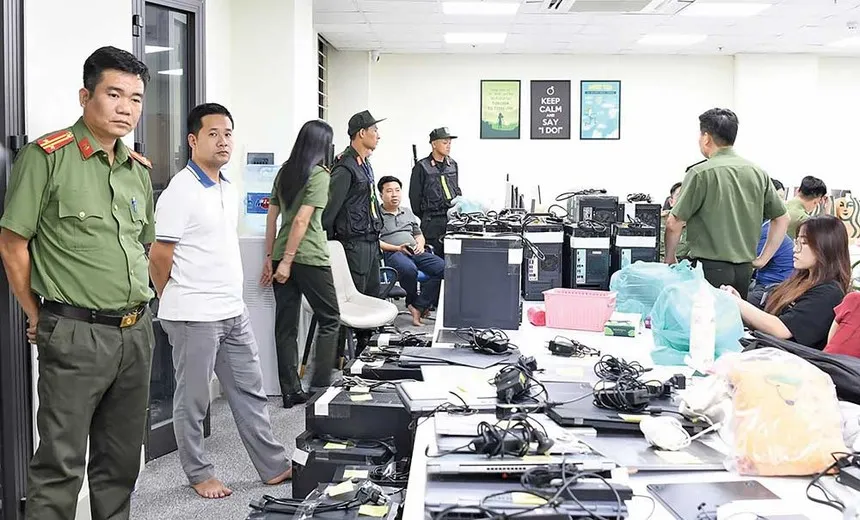 Khám xét thu giữ nhiều tang vật vụ lừa đảo tiền ảo do Nguyễn Văn Hạ cầm đầu.