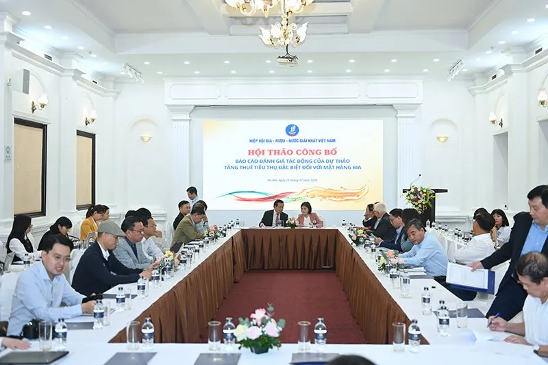 Quang cảnh cuộc họp.