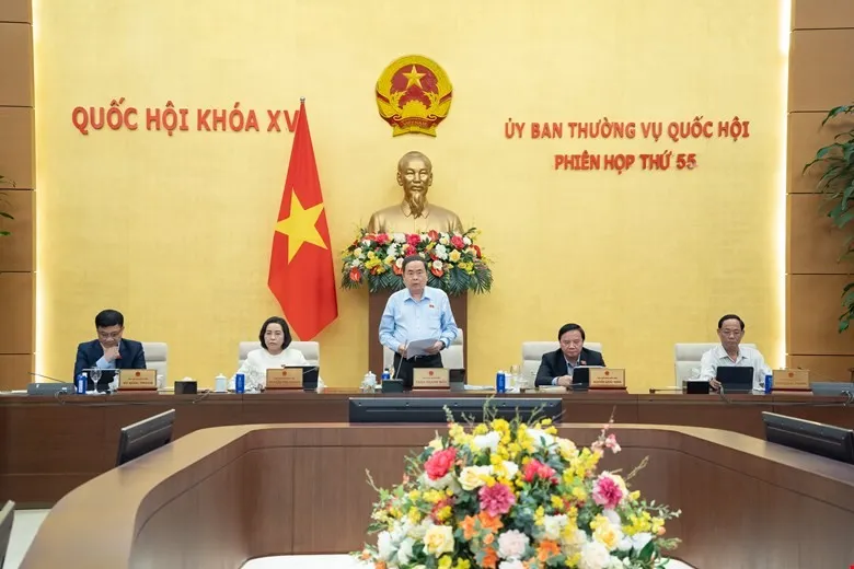 Chủ tịch Quốc hội Trần Thanh Mẫn điều hành phiên thảo luận. 