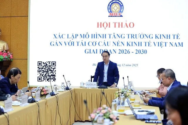 Lãnh đạo Viện Chiến lược và Chính sách kinh tế - tài chính điều hành hội thảo. Ảnh: Đức Thanh.