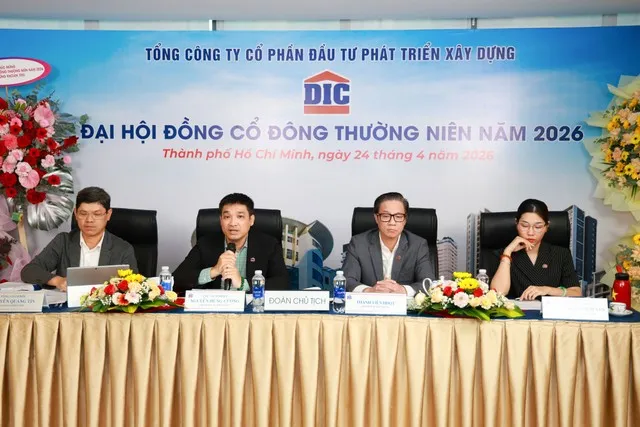 Ông Nguyễn Hùng Cường - Chủ tịch HĐQT Tập đoàn DIC trả lời chất vấn của cổ đông.