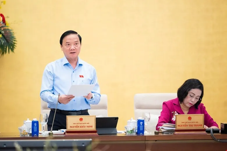 Phó Chủ tịch Quốc hội Nguyễn Khắc Định phát biểu tại phiên họp. 