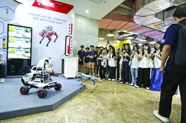 Việc ban hành đồng bộ loạt luật về khoa học - công nghệ và đổi mới sáng tạo tạo nền tảng pháp lý quan trọng cho các ngành công nghệ mới, tăng tốc chuyển đổi số, đưa khoa học - công nghệ thành động lực chính của tăng trưởng. Ảnh: Đức Thanh