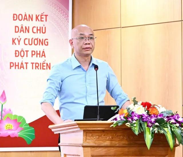 Ông Trần Thanh Hải, Phó Cục trưởng Cục Xuất nhập khẩu thông tin về giá cước vận tải biển tác động đến xuất khẩu. Ông Trần Thanh Hải, Phó Cục trưởng Cục Xuất nhập khẩu thông tin về giá cước vận tải biển tác động đến xuất khẩu.
