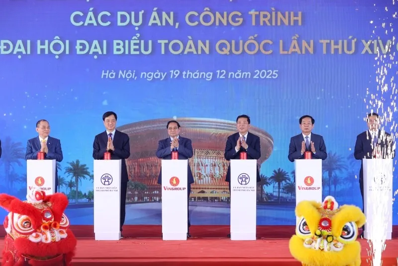 Thủ tướng Chính phủ Phạm Minh Chính cùng các đại biểu thực hiện nghi thức bấm nút khởi công, khánh thành đồng loạt 234 dự án lớn trên cả nước vào ngày 19/12/2025 - Ảnh: VGP