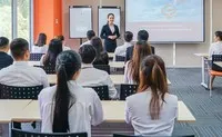 Số lượng đại lý bảo hiểm trên thị trường hiện khá lớn. Ảnh: Dũng Minh