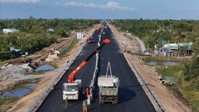 Hạ tầng trở thành “bộ lọc” phân loại giá trị bất động sản. Ảnh: Dũng Minh.