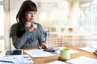 Thị trường tài chính 24h: Giá dầu hạ nhiệt, Bitcoin tăng tốc