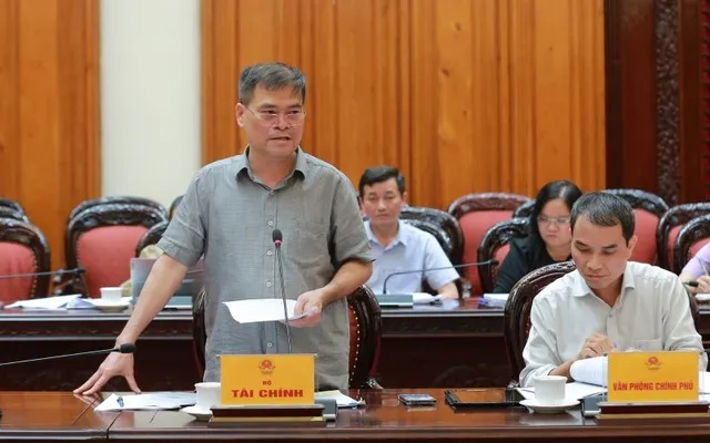 Thứ trưởng Bộ Tài chính Bùi Văn Khắng phát biểu tại cuộc họp. Ảnh: Minh Khôi.