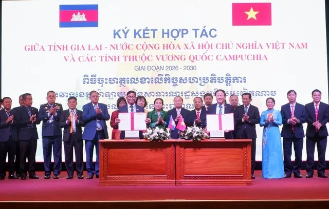 Đại diện UBND tỉnh Gia Lai ký kết biên bản ghi nhớ hợp tác với 3 địa phương tỉnh Campuchia.