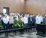 Các bị cáo bị đưa ra xét xử tại phiên tòa sơ thẩm (Ảnh: H.N)