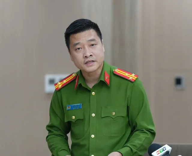 Thượng tá Vũ Thanh Tùng thông tin tại buổi họp báo.