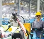 Đầu tư vào công nghệ và tự động hóa không phải để thay thế con người, mà để người lao động làm việc hiệu quả hơn và có thu nhập tốt hơn