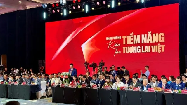 Chủ tịch Hội Doanh nhân trẻ Đặng Hồng Anh, Chủ tịch VPSF 2025 phát biểu đáp từ tại VPSF 2025. Ảnh: Chí Cường