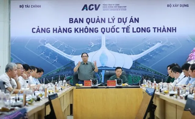 Thủ tướng Chính phủ làm việc với các bộ, ngành, chủ đầu tư, nhà thầu về tình hình triển khai, đẩy nhanh tiến độ, đưa Cảng hàng không quốc tế Long Thành vào khai thác thương mại theo kế hoạch - Ảnh: VGP.