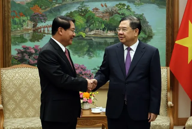 Phó Thủ tướng Thường trực Chính phủ Phạm Gia Túc tiếp Bí thư Thành ủy, Chủ tịch HĐND Thủ đô Vientiane (Lào) - Ảnh: VGP/Phương Nguyên.