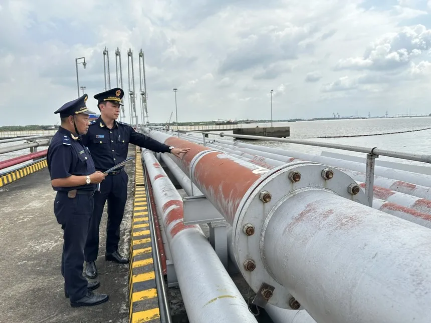 Thuế xăng dầu về 0% từ 16/4, Hải quan ra công điện hỏa tốc triển khai 