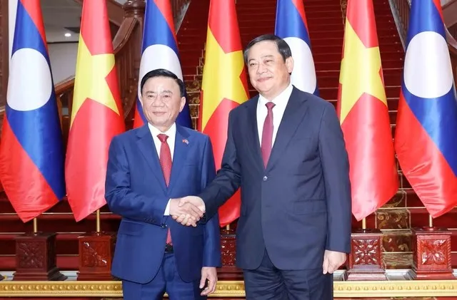 Thường trực Ban Bí thư Trần Cẩm Tú hội kiến Thủ tướng Lào Xỏn-xay Xỉ-phăn-đon.