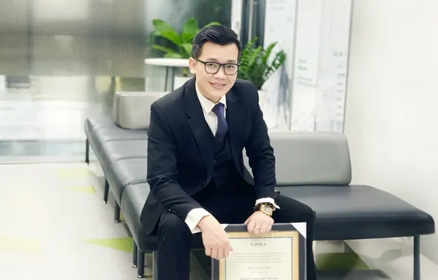 Anh Bùi Đình Thọ xây dựng sự nghiệp và tự chủ tài chính trong ngành bảo hiểm nhân thọ. Ảnh: NVCC