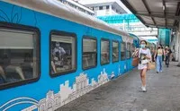 Một đoàn tàu đường sắt tuyến Hà Nội - Hải Phòng đón khách tại ga Hà Nội (Ảnh: P.V)