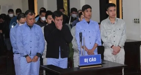 Các bị cáo hầu tòa.