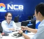 Khách hàng gửi tiết kiệm tại NCB