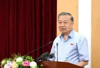 Tổng Bí thư, Chủ tịch nước Tô Lâm trao đổi với cử tri - Ảnh: NY.