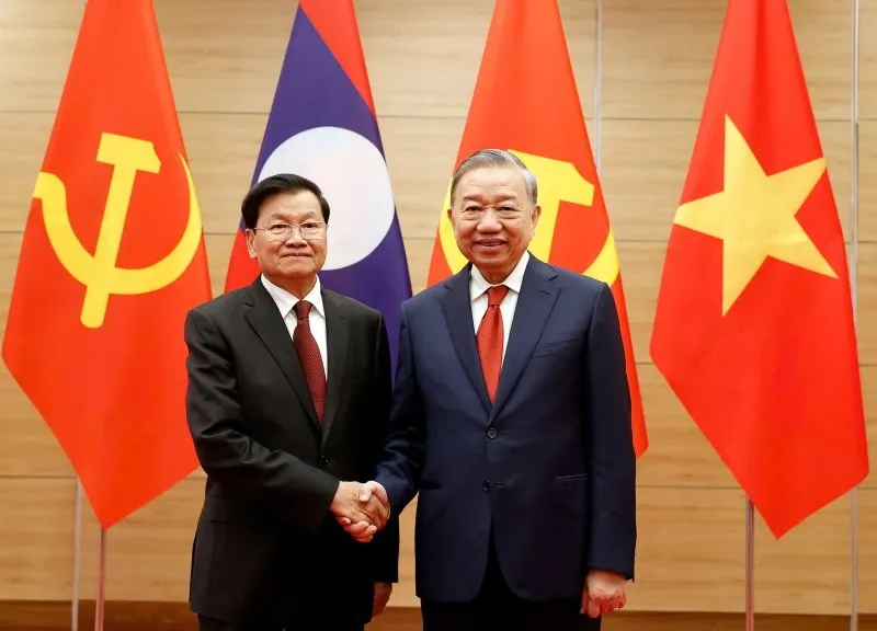 Tổng Bí thư Tô Lâm cùng Tổng Bí thư, Chủ tịch nước Lào Thongloun Sisoulith. Ảnh: Đức Thanh