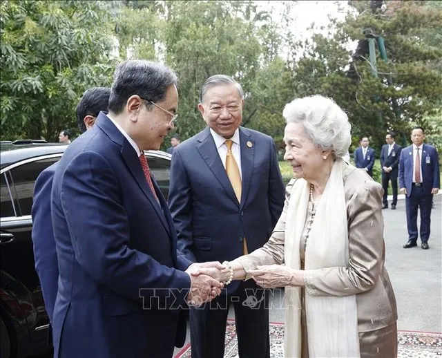 Tổng Bí thư Tô Lâm cùng các đồng chí trong Đoàn đại biểu cấp cao Việt Nam đến thăm Hoàng thái hậu Norodom Monineath Sihanouk. Ảnh: Thống Nhất/TTXVN