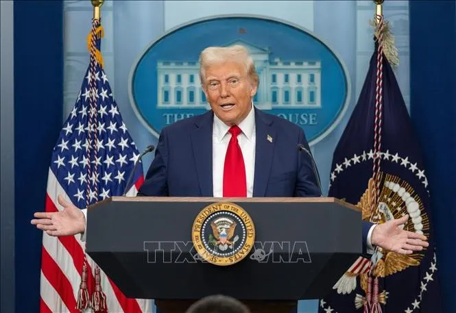 Tổng thống Mỹ Donald Trump phát biểu họp báo tại Nhà Trắng. Ảnh: THX/TTXVN