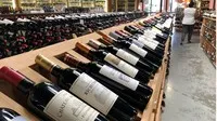 Tổng thống Trump dọa áp thuế 200% đối với rượu nhập từ châu Âu