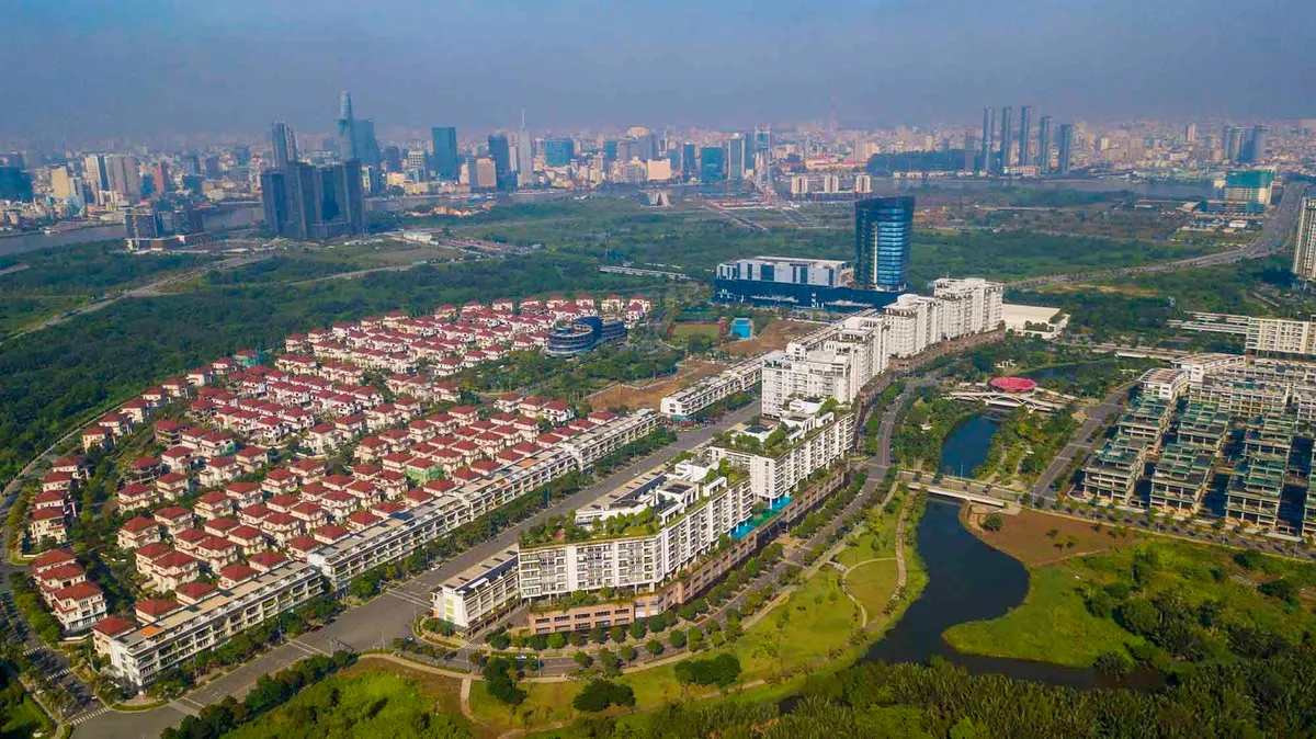 Thủ Thiêm - tâm điểm đầu tư, trung tâm tài chính tương lai: Với quy mô hơn 650 ha ngay bên bờ sông Sài Gòn, Thủ Thiêm được quy hoạch trở thành trung tâm tài chính - thương mại mang tầm quốc tế. Hạ tầng hiện đại, kết nối trực tiếp Quận 1, cùng sự hiện diện của nhiều tập đoàn lớn khiến nơi đây trở thành điểm đến hấp dẫn cho các nhà đầu tư.