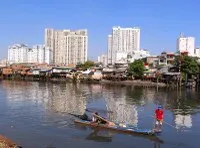 TP.HCM vẫn còn gần 40.000 căn nhà lụp xụp ven kênh chưa được giải tỏa- Ảnh: Lê Toàn