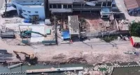 Tiến độ thi công dự án cải tạo môi trường bờ bắc kênh Đôi đang bị ảnh hưởng do hệ thống hạ tầng kỹ thuật chưa di dời -Ảnh: HT